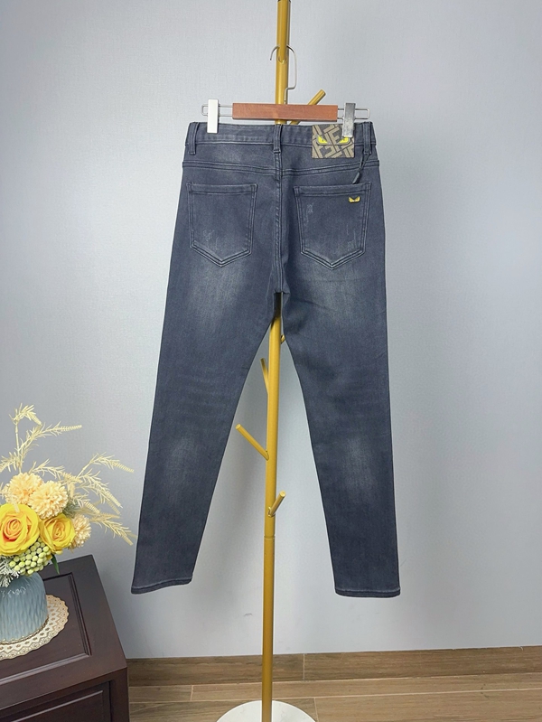 ブランドジーンズ側面デザイン